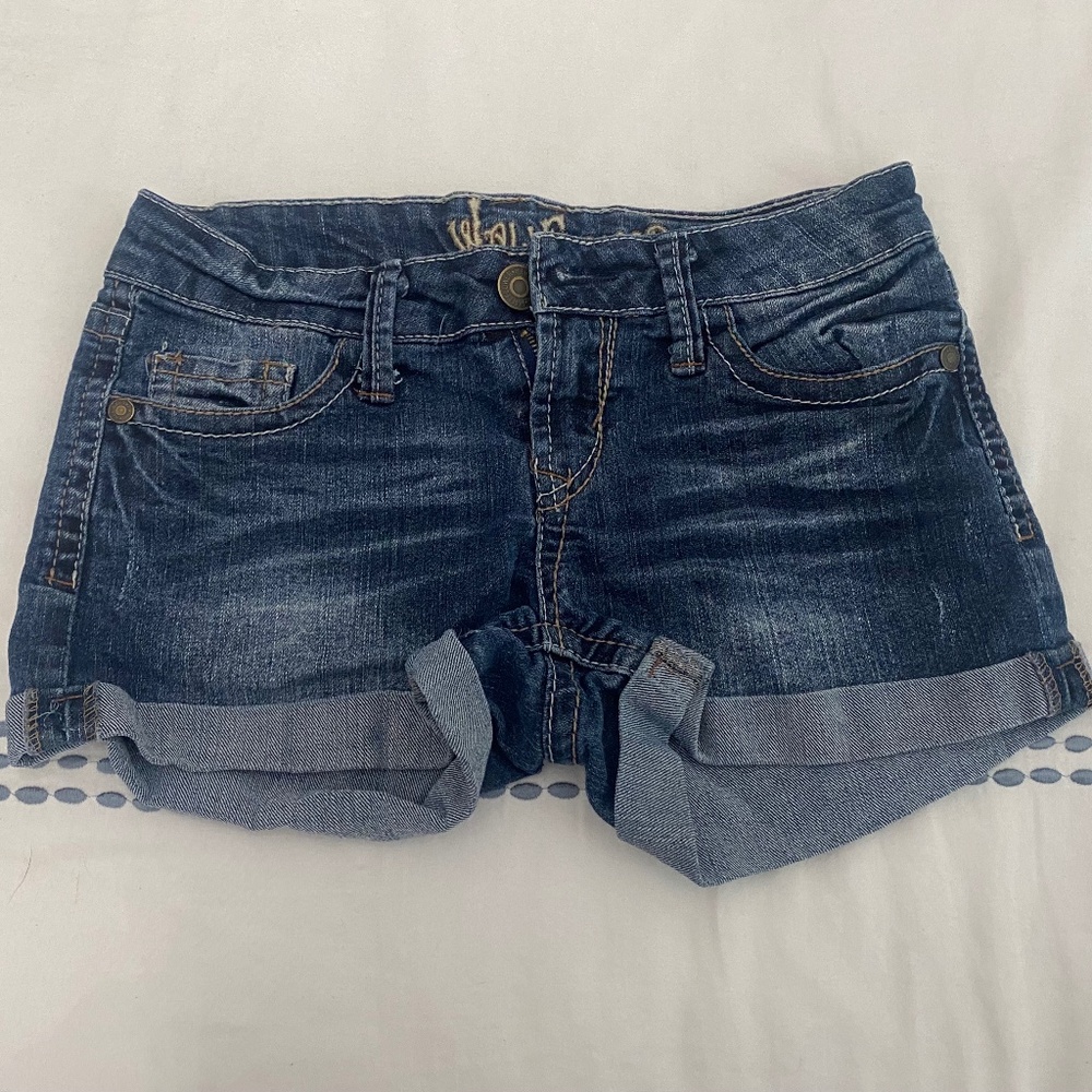 Wallflower | Size 5 | Medium Wash Jean Shorts
